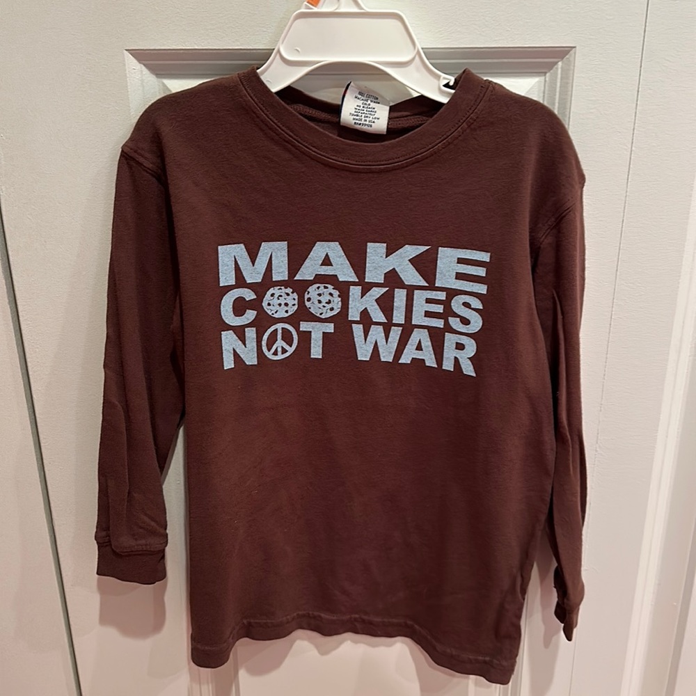 NWT Dogwood, brown T-shirt, smoke free home